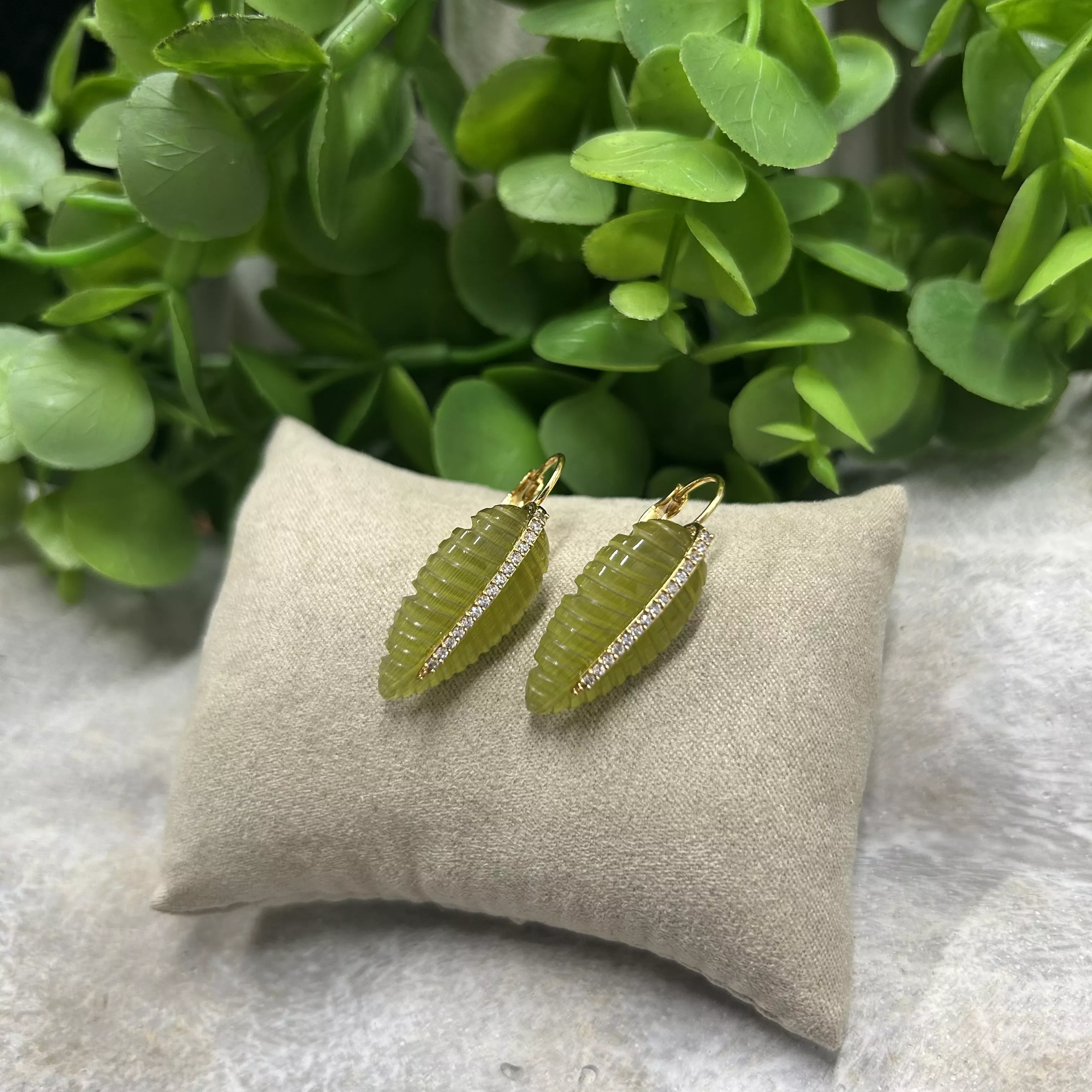 Ohrringe aus grünem Glas und Zirkon