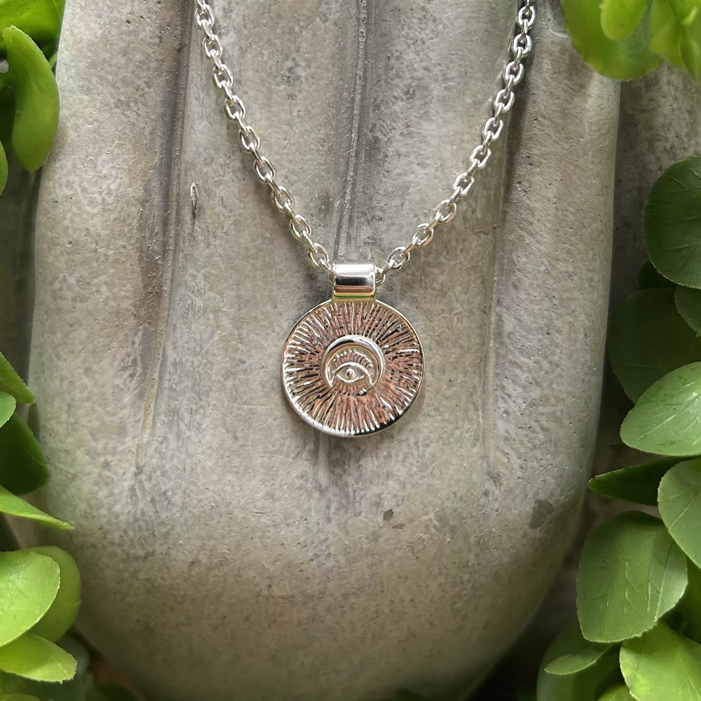 Necklace with sun-eye medallion - Size L - Silver plated