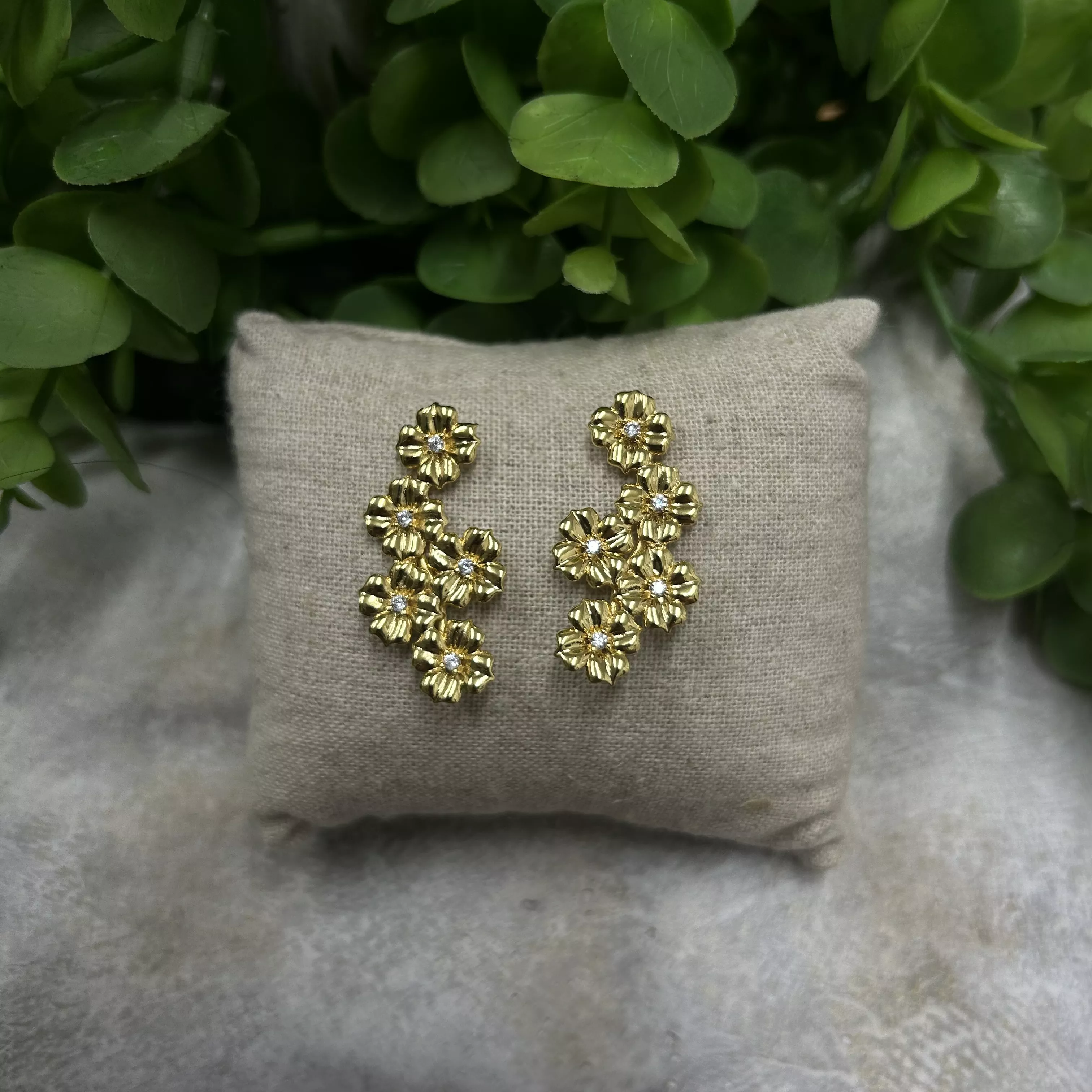 Vergoldete Blumenohrringe