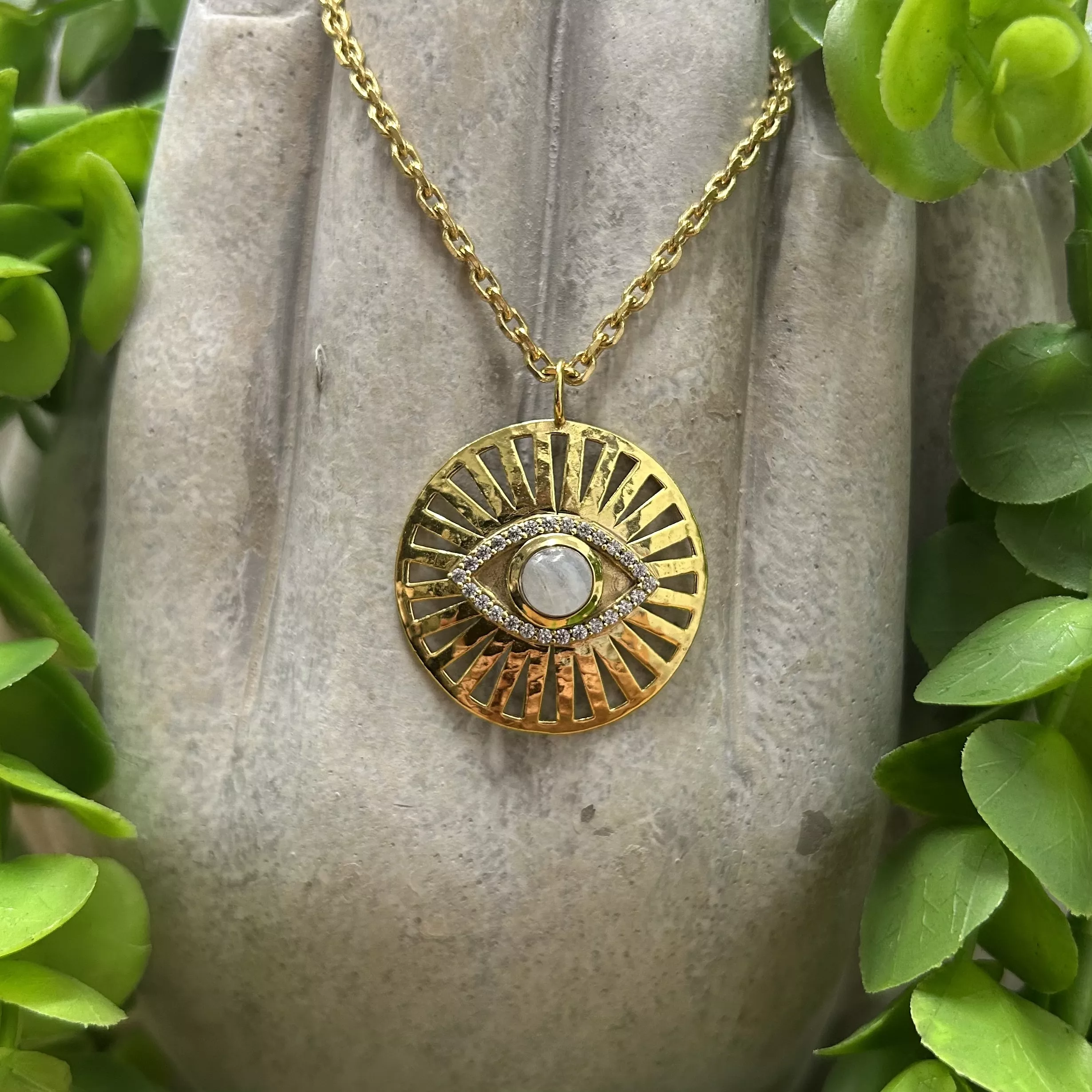 Necklace with sun-eye pendant - Gold plated